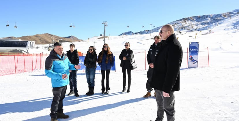 İlham Əliyev Şahdağ Turizm Kompleksində yerləşən "Lakeside" Hoteldə aparılmış işlərlə  və " Xizək Klubu" binasının tikintisi ilə tanış olub
